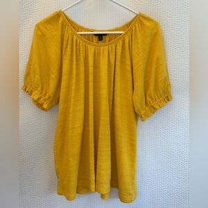 Banana Republic Women’s Yellow Short Sleeve Top Size: Medium